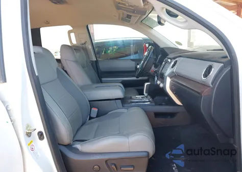 2019 Toyota Tundra Limited 5.7L V8 z USA, uszkodzony, nr VIN 5TFBY5F10KX852115